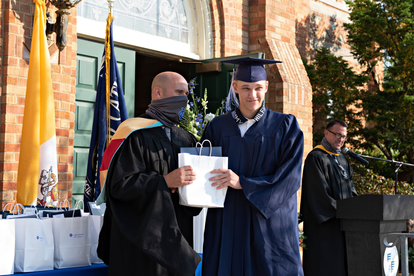 060420_nws_wildwoodcatholicgrad
